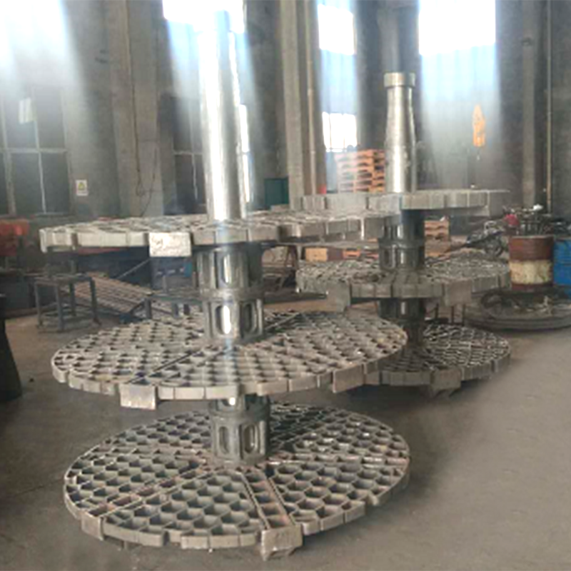 Cestino impilabile per il trattamento termico per fornace di tipo