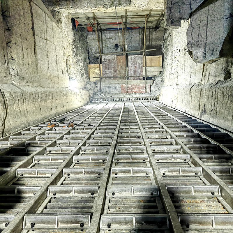 Striscia di tenuta in acciaio resistente al calore